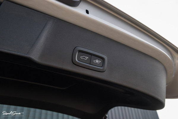 Volvo XC40 Recharge Ultimate 70 kWh | Panoramadak | Harman Kardon | Adaptieve cruise | Memory | Blis |