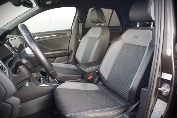 Volkswagen T-Roc 1.5 TSI Sport Business R | R-Line | Adaptive Cruise Control | Navigatie | LED | Apple Carplay | Parkeersensoren | Climate Control | DAB | Digitale Tellers |
