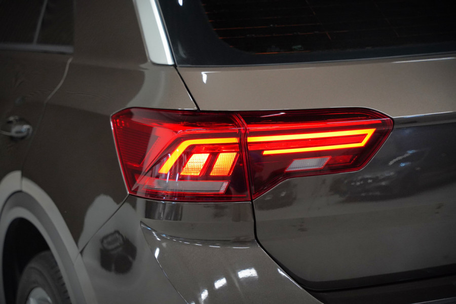 Volkswagen T-Roc 1.5 TSI Sport Business R | R-Line | Adaptive Cruise Control | Navigatie | LED | Apple Carplay | Parkeersensoren | Climate Control | DAB | Digitale Tellers |