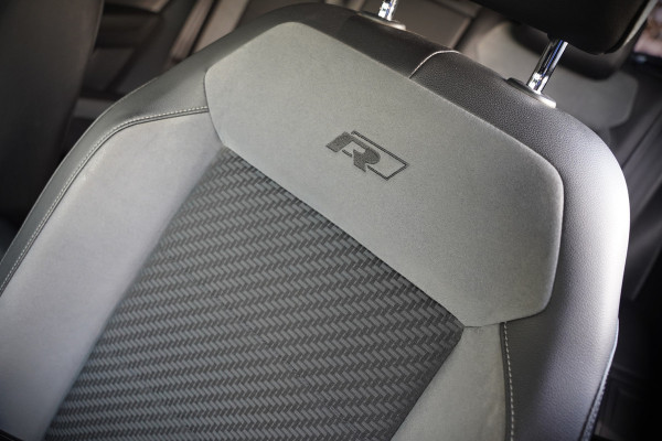Volkswagen T-Roc 1.5 TSI Sport Business R | R-Line | Adaptive Cruise Control | Navigatie | LED | Apple Carplay | Parkeersensoren | Climate Control | DAB | Digitale Tellers |