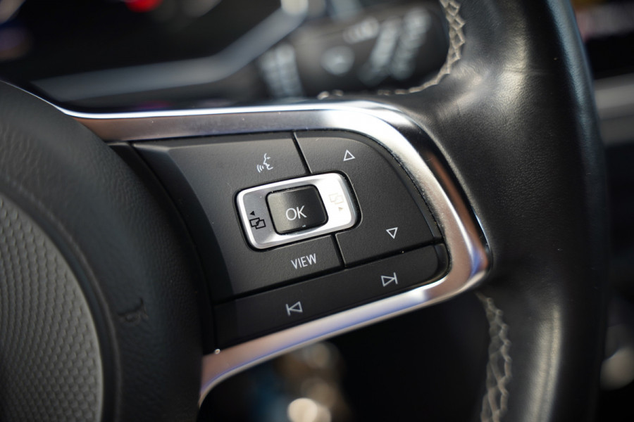 Volkswagen T-Roc 1.5 TSI Sport Business R | R-Line | Adaptive Cruise Control | Navigatie | LED | Apple Carplay | Parkeersensoren | Climate Control | DAB | Digitale Tellers |