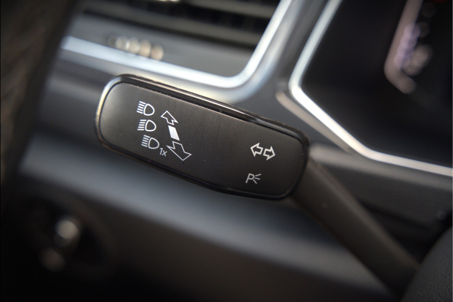 Volkswagen T-Roc 1.5 TSI Sport Business R | R-Line | Adaptive Cruise Control | Navigatie | LED | Apple Carplay | Parkeersensoren | Climate Control | DAB | Digitale Tellers |