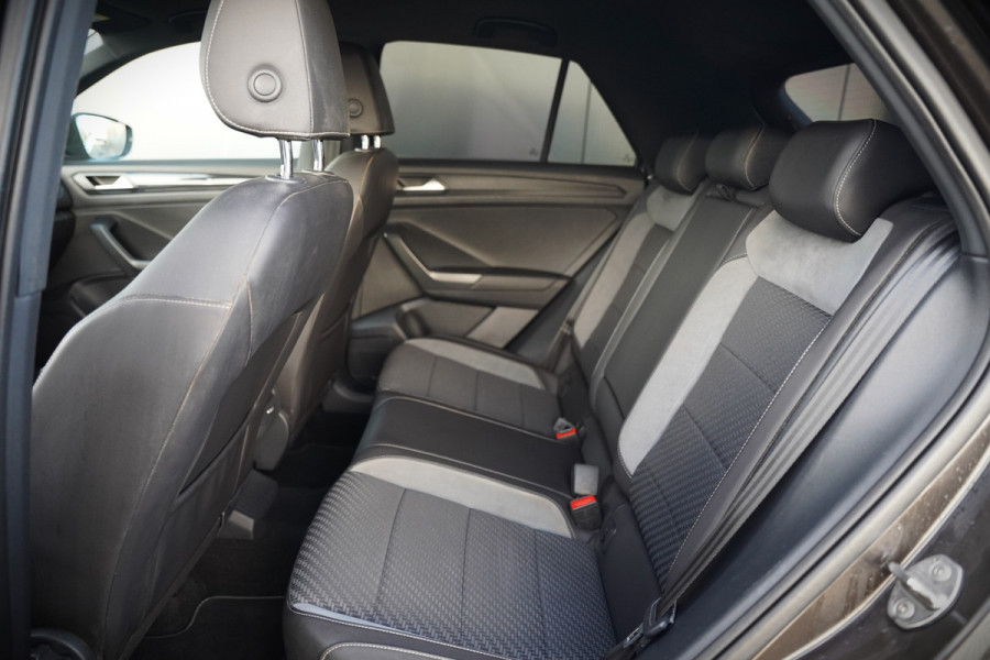 Volkswagen T-Roc 1.5 TSI Sport Business R | R-Line | Adaptive Cruise Control | Navigatie | LED | Apple Carplay | Parkeersensoren | Climate Control | DAB | Digitale Tellers |