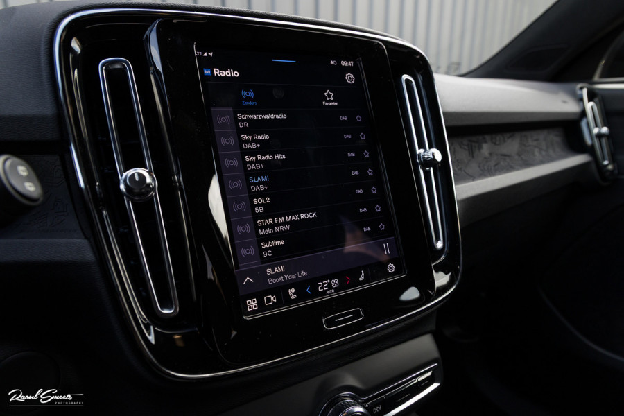 Volvo XC40 Recharge Twin Plus 78 kWh | Adaptieve cruise | Blis | Metallic | Full LED |