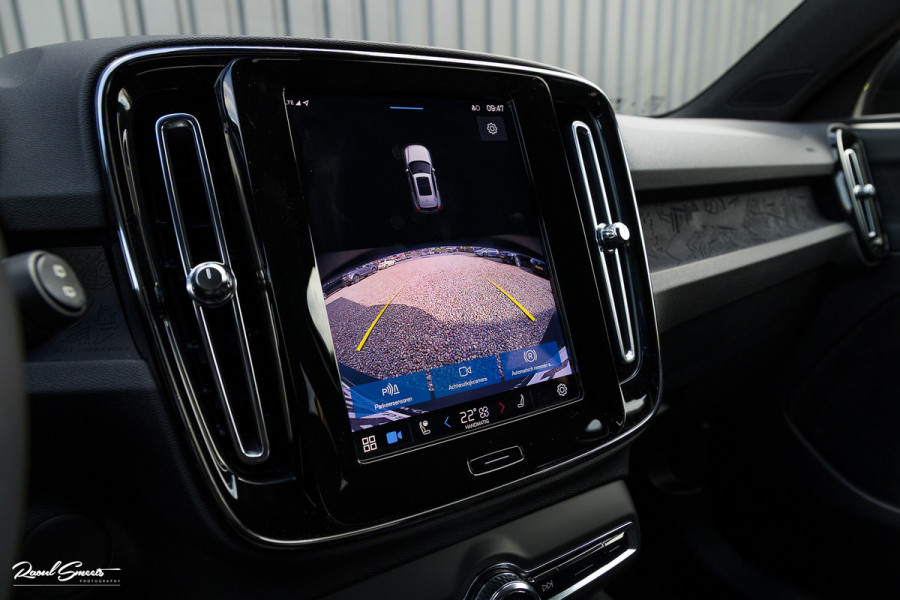 Volvo XC40 Recharge Twin Plus 78 kWh | Adaptieve cruise | Blis | Metallic | Full LED |