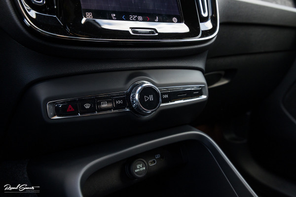 Volvo XC40 Recharge Twin Plus 78 kWh | Adaptieve cruise | Blis | Metallic | Full LED |