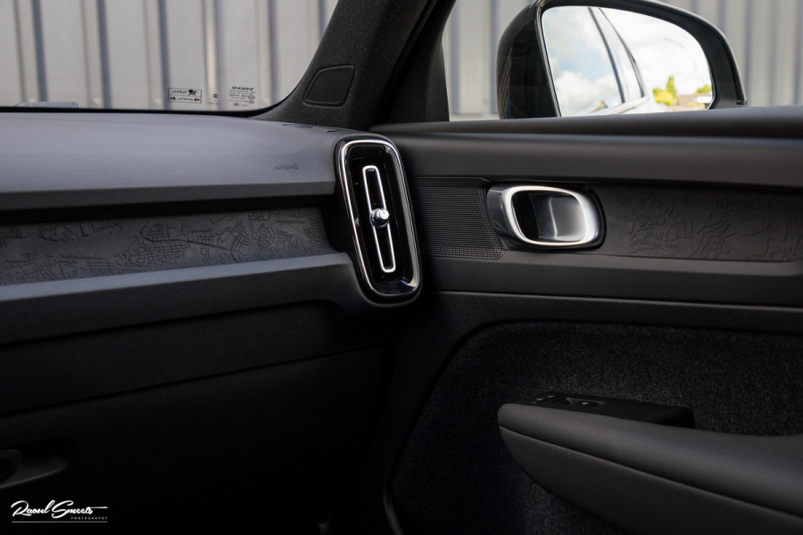 Volvo XC40 Recharge Twin Plus 78 kWh | Adaptieve cruise | Blis | Metallic | Full LED |
