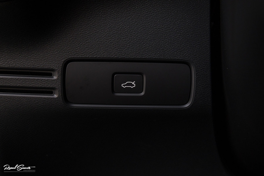 Volvo XC40 Recharge Twin Plus 78 kWh | Adaptieve cruise | Blis | Metallic | Full LED |