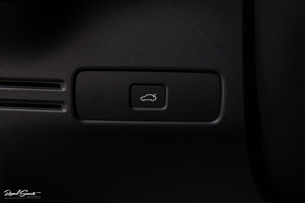 Volvo XC40 Recharge Twin Plus 78 kWh | Adaptieve cruise | Blis | Metallic | Full LED |
