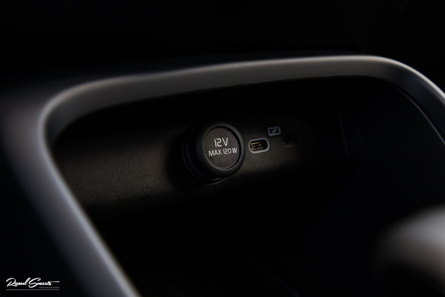 Volvo XC40 Recharge Twin Plus 78 kWh | Adaptieve cruise | Blis | Metallic | Full LED |