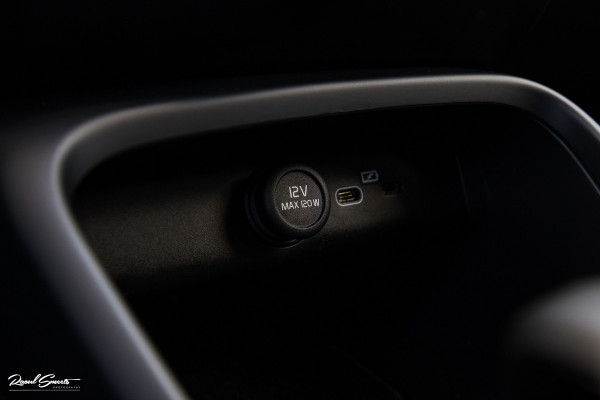 Volvo XC40 Recharge Twin Plus 78 kWh | Adaptieve cruise | Blis | Metallic | Full LED |