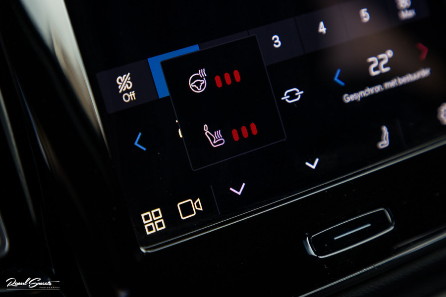 Volvo XC40 Recharge Twin Plus 78 kWh | Adaptieve cruise | Blis | Metallic | Full LED |