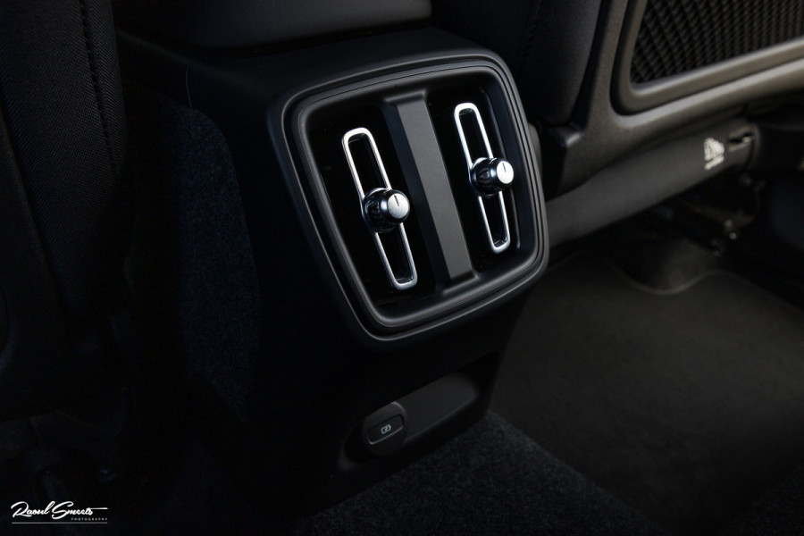 Volvo XC40 Recharge Twin Plus 78 kWh | Adaptieve cruise | Blis | Metallic | Full LED |