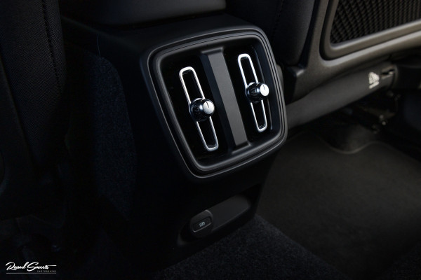 Volvo XC40 Recharge Twin Plus 78 kWh | Adaptieve cruise | Blis | Metallic | Full LED |