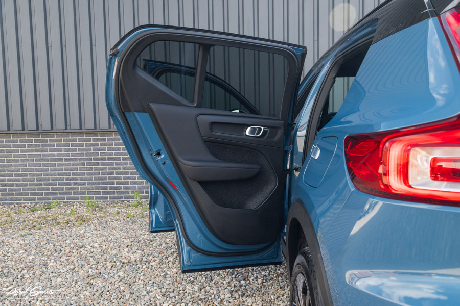 Volvo XC40 Recharge Twin Plus 78 kWh | Adaptieve cruise | Blis | Metallic | Full LED |