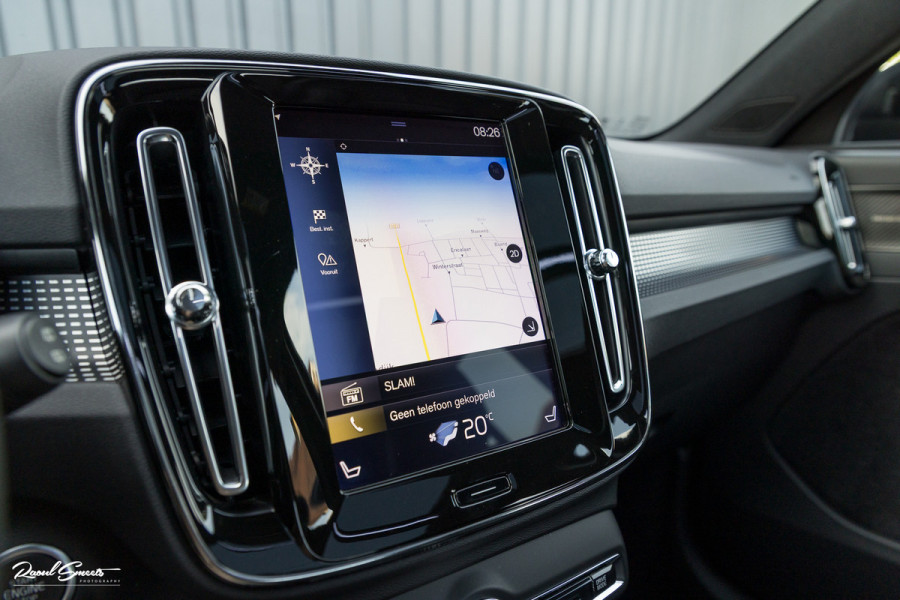 Volvo XC40 2.0 T5 AWD R-Design | Zwenkbare trekhaak | 2.100 Kg Trekgewicht | Panoramadak | Blis | Harman Kardon | 360 Camera |