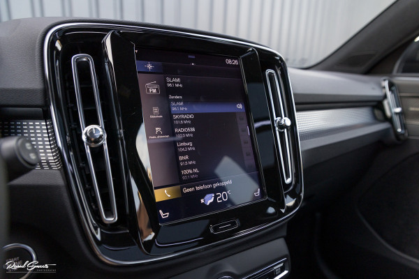 Volvo XC40 2.0 T5 AWD R-Design | Zwenkbare trekhaak | 2.100 Kg Trekgewicht | Panoramadak | Blis | Harman Kardon | 360 Camera |