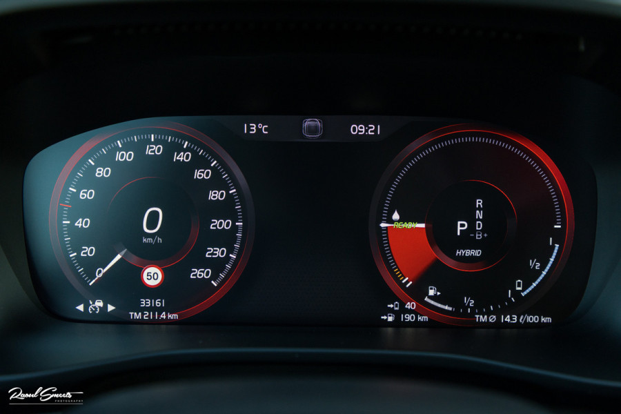 Volvo XC40 1.5 T4 Plug-in hybrid Plus Dark | Harman Kardon | Adaptieve cruise | Zwenkbare trekhaak | Blis | Memory |