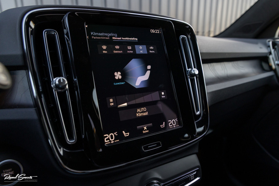 Volvo XC40 1.5 T4 Plug-in hybrid Plus Dark | Harman Kardon | Adaptieve cruise | Zwenkbare trekhaak | Blis | Memory |
