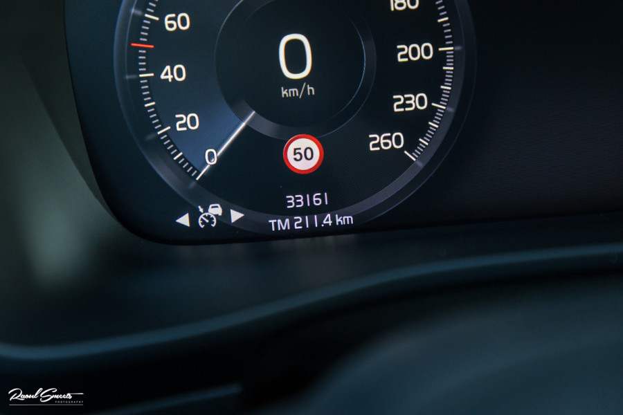 Volvo XC40 1.5 T4 Plug-in hybrid Plus Dark | Harman Kardon | Adaptieve cruise | Zwenkbare trekhaak | Blis | Memory |