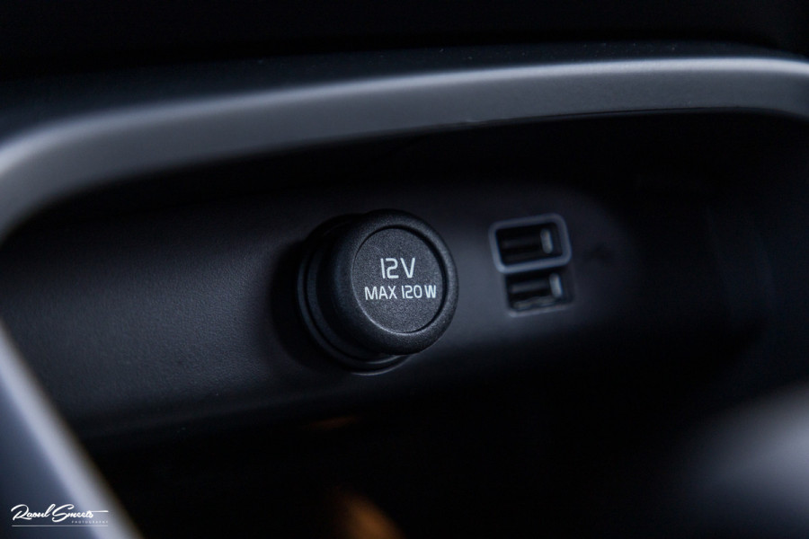 Volvo XC40 1.5 T4 Plug-in hybrid Plus Dark | Harman Kardon | Adaptieve cruise | Zwenkbare trekhaak | Blis | Memory |