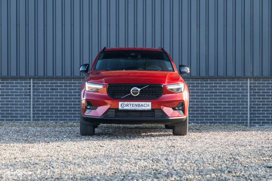 Volvo XC40 1.5 T4 Plug-in hybrid Plus Dark | Harman Kardon | Adaptieve cruise | Zwenkbare trekhaak | Blis | Memory |