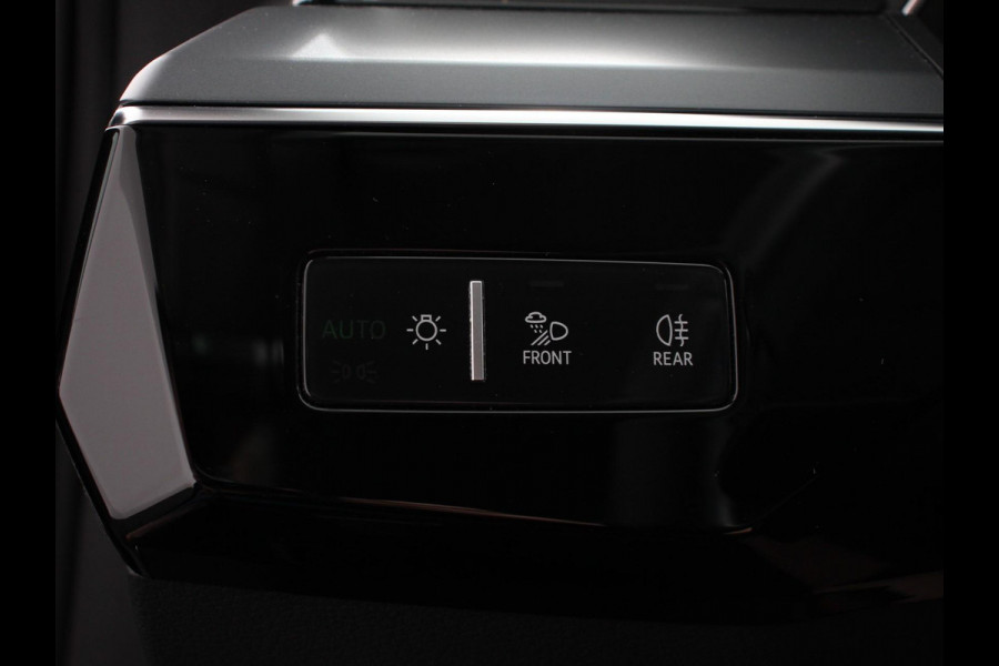 Audi e-tron e-tron 50 quattro Launch edition SOH 92,9% Navigatie Climate Control Parkeer Sensoren Lichtmetalen velgen