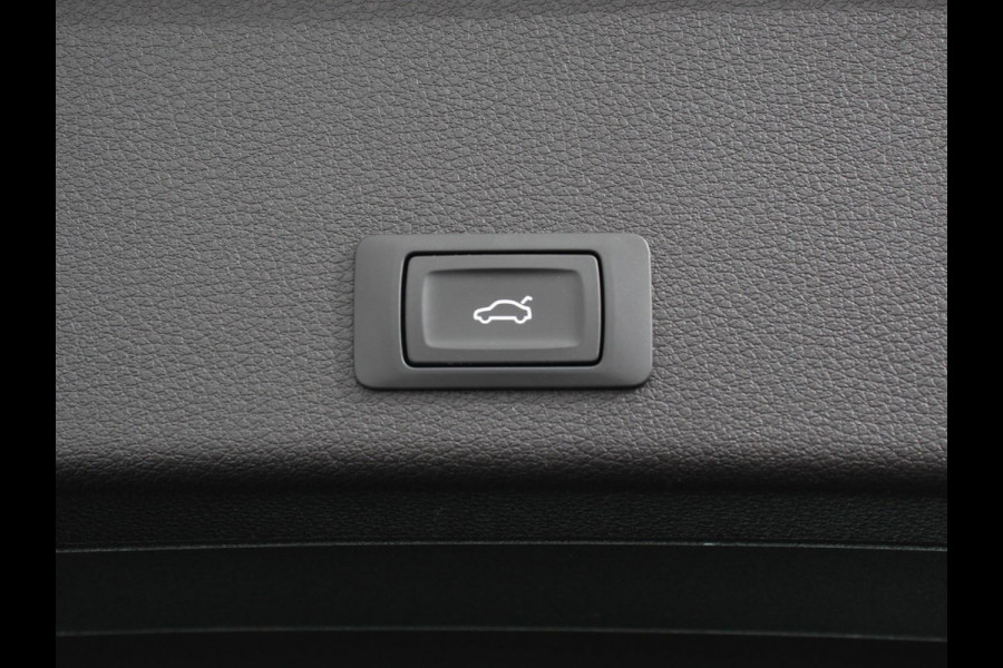 Audi e-tron e-tron 50 quattro Launch edition SOH 92,9% Navigatie Climate Control Parkeer Sensoren Lichtmetalen velgen