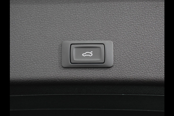 Audi e-tron e-tron 50 quattro Launch edition SOH 92,9% Navigatie Climate Control Parkeer Sensoren Lichtmetalen velgen