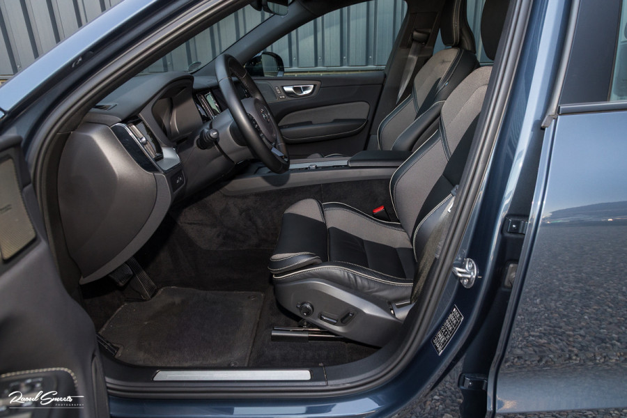 Volvo XC60 2.0 T6 Plug-in hybrid AWD Plus Dark | Panoramadak | Adaptieve cruise | Blis | Memory | Harman Kardon |