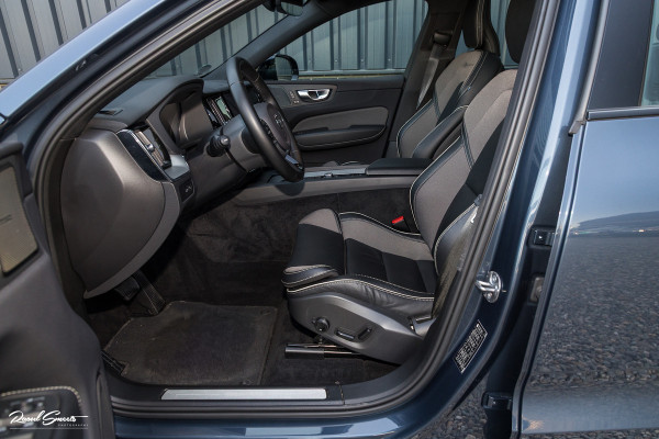 Volvo XC60 2.0 T6 Plug-in hybrid AWD Plus Dark | Panoramadak | Adaptieve cruise | Blis | Memory | Harman Kardon |