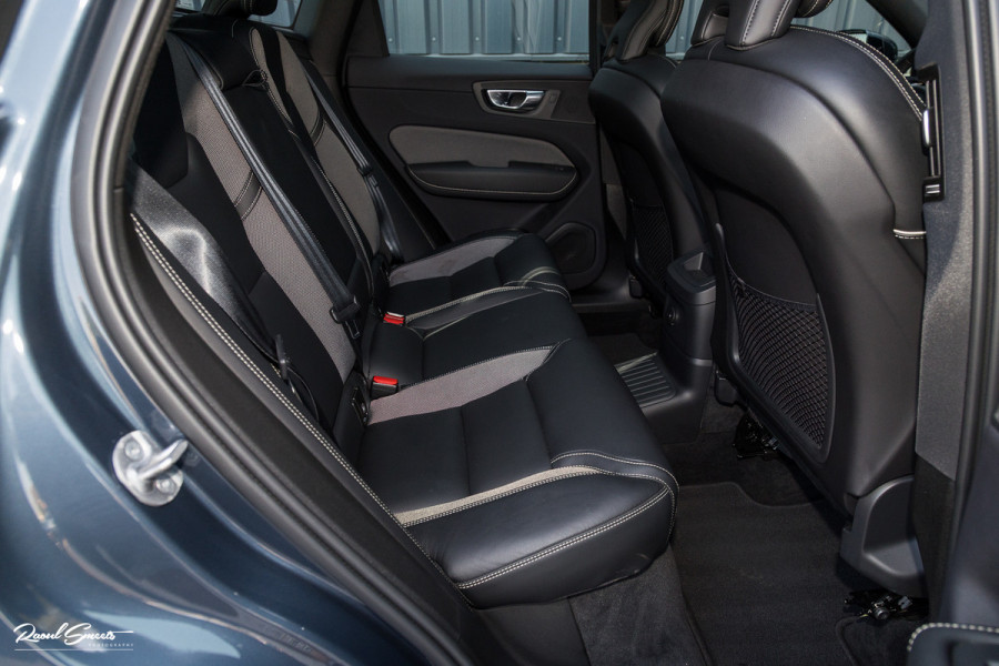 Volvo XC60 2.0 T6 Plug-in hybrid AWD Plus Dark | Panoramadak | Adaptieve cruise | Blis | Memory | Harman Kardon |