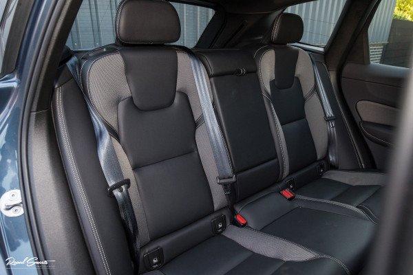 Volvo XC60 2.0 T6 Plug-in hybrid AWD Plus Dark | Panoramadak | Adaptieve cruise | Blis | Memory | Harman Kardon |