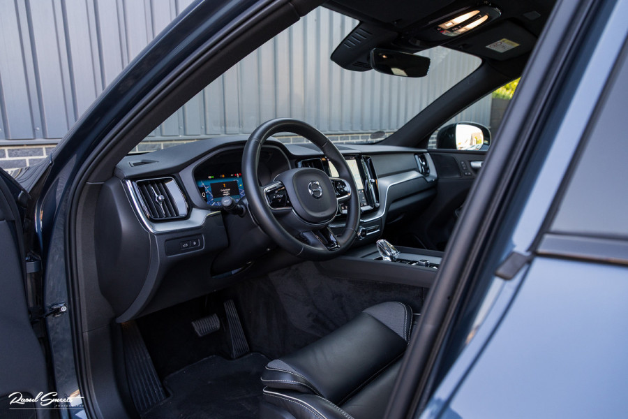 Volvo XC60 2.0 T6 Plug-in hybrid AWD Plus Dark | Panoramadak | Adaptieve cruise | Blis | Memory | Harman Kardon |