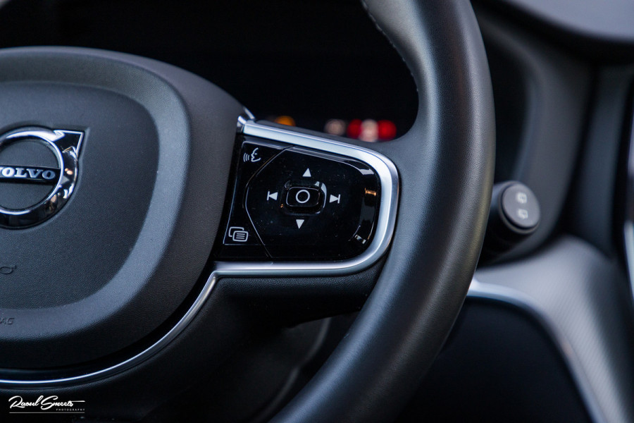 Volvo XC60 2.0 T6 Plug-in hybrid AWD Plus Dark | Panoramadak | Adaptieve cruise | Blis | Memory | Harman Kardon |