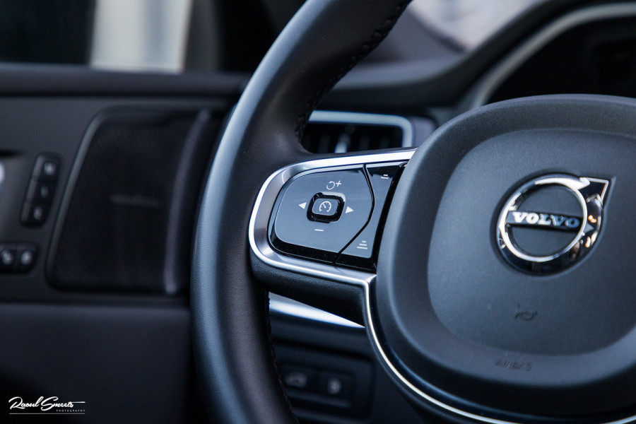 Volvo XC60 2.0 T6 Plug-in hybrid AWD Plus Dark | Panoramadak | Adaptieve cruise | Blis | Memory | Harman Kardon |