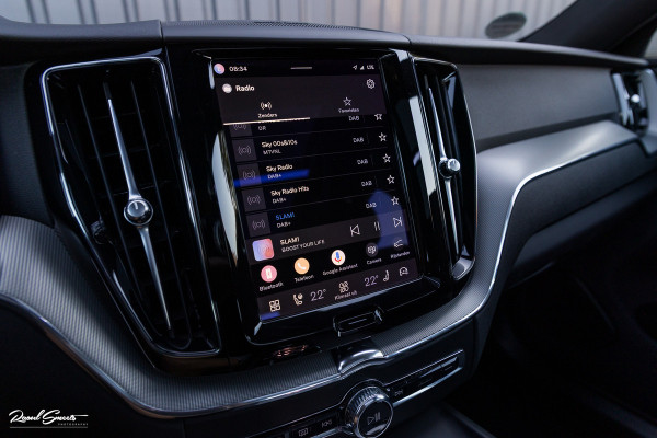 Volvo XC60 2.0 T6 Plug-in hybrid AWD Plus Dark | Panoramadak | Adaptieve cruise | Blis | Memory | Harman Kardon |