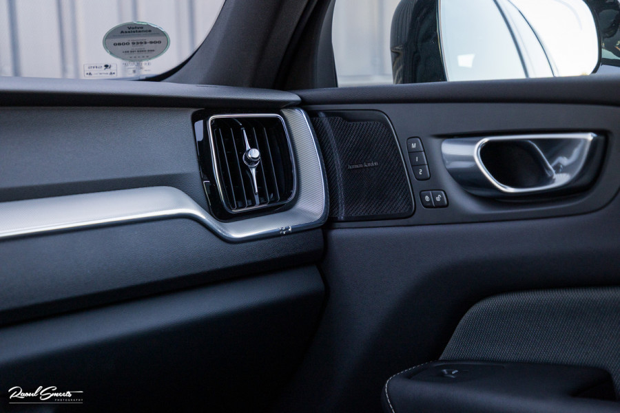 Volvo XC60 2.0 T6 Plug-in hybrid AWD Plus Dark | Panoramadak | Adaptieve cruise | Blis | Memory | Harman Kardon |