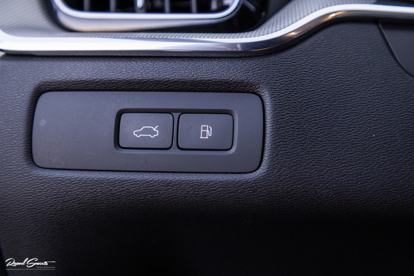 Volvo XC60 2.0 T6 Plug-in hybrid AWD Plus Dark | Panoramadak | Adaptieve cruise | Blis | Memory | Harman Kardon |