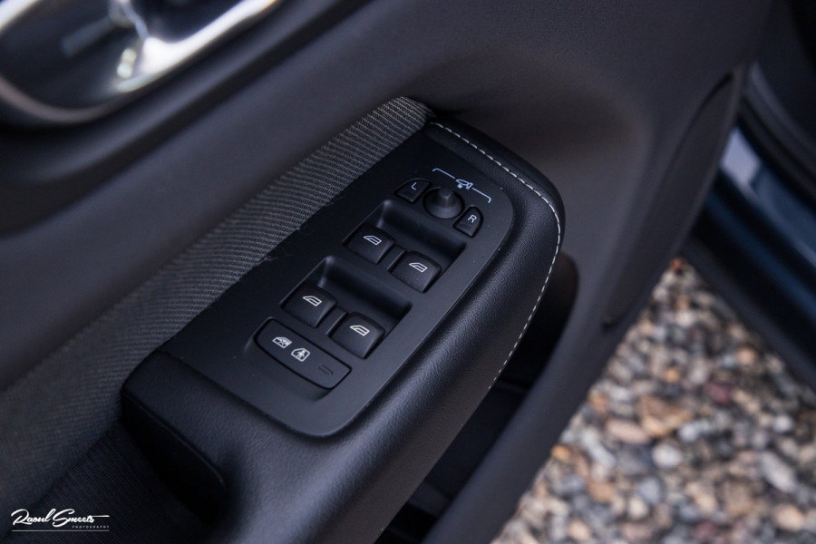 Volvo XC60 2.0 T6 Plug-in hybrid AWD Plus Dark | Panoramadak | Adaptieve cruise | Blis | Memory | Harman Kardon |
