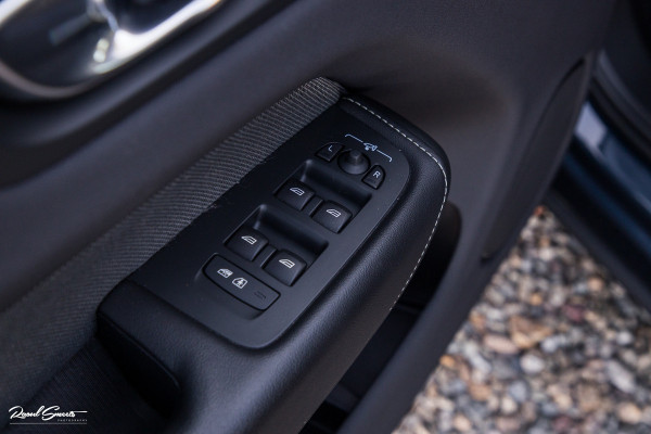 Volvo XC60 2.0 T6 Plug-in hybrid AWD Plus Dark | Panoramadak | Adaptieve cruise | Blis | Memory | Harman Kardon |