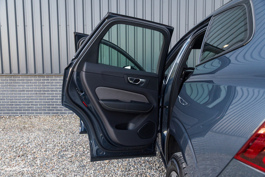 Volvo XC60 2.0 T6 Plug-in hybrid AWD Plus Dark | Panoramadak | Adaptieve cruise | Blis | Memory | Harman Kardon |