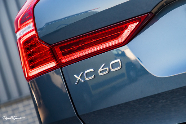 Volvo XC60 2.0 T6 Plug-in hybrid AWD Plus Dark | Panoramadak | Adaptieve cruise | Blis | Memory | Harman Kardon |
