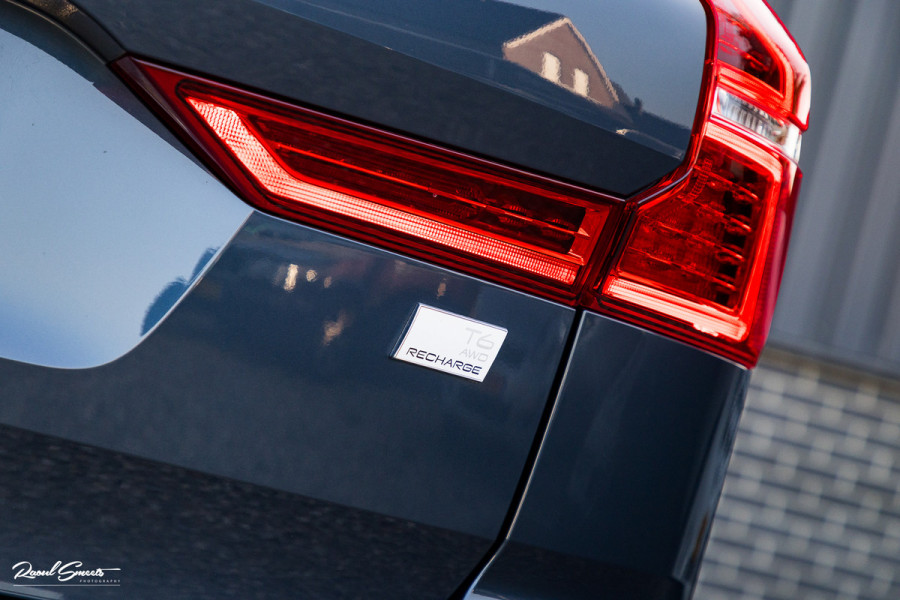 Volvo XC60 2.0 T6 Plug-in hybrid AWD Plus Dark | Panoramadak | Adaptieve cruise | Blis | Memory | Harman Kardon |