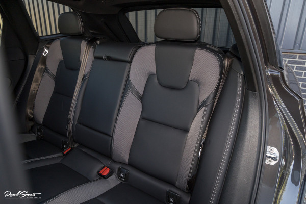 Volvo XC60 2.0 T8 Plug-in hybrid AWD R-Design | Luchtvering | Zwenkbare trekhaak | Panoramadak | Memory | Harman Kardon |