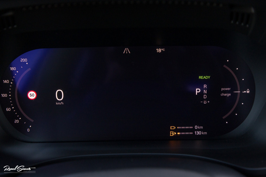 Volvo XC60 2.0 T8 Plug-in hybrid AWD R-Design | Luchtvering | Zwenkbare trekhaak | Panoramadak | Memory | Harman Kardon |