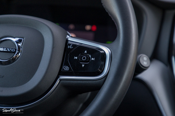 Volvo XC60 2.0 T8 Plug-in hybrid AWD R-Design | Luchtvering | Zwenkbare trekhaak | Panoramadak | Memory | Harman Kardon |
