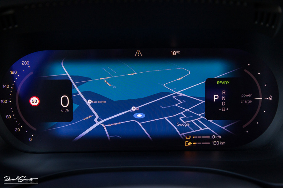 Volvo XC60 2.0 T8 Plug-in hybrid AWD R-Design | Luchtvering | Zwenkbare trekhaak | Panoramadak | Memory | Harman Kardon |