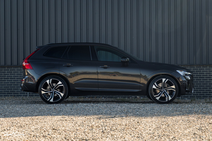 Volvo XC60 2.0 T8 Plug-in hybrid AWD R-Design | Luchtvering | Zwenkbare trekhaak | Panoramadak | Memory | Harman Kardon |