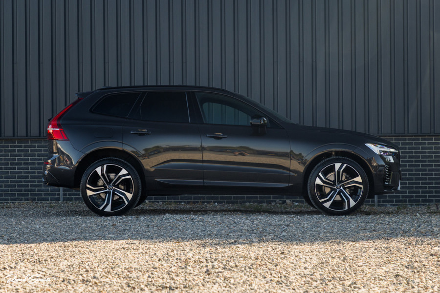 Volvo XC60 2.0 T8 Plug-in hybrid AWD R-Design | Luchtvering | Zwenkbare trekhaak | Panoramadak | Memory | Harman Kardon |